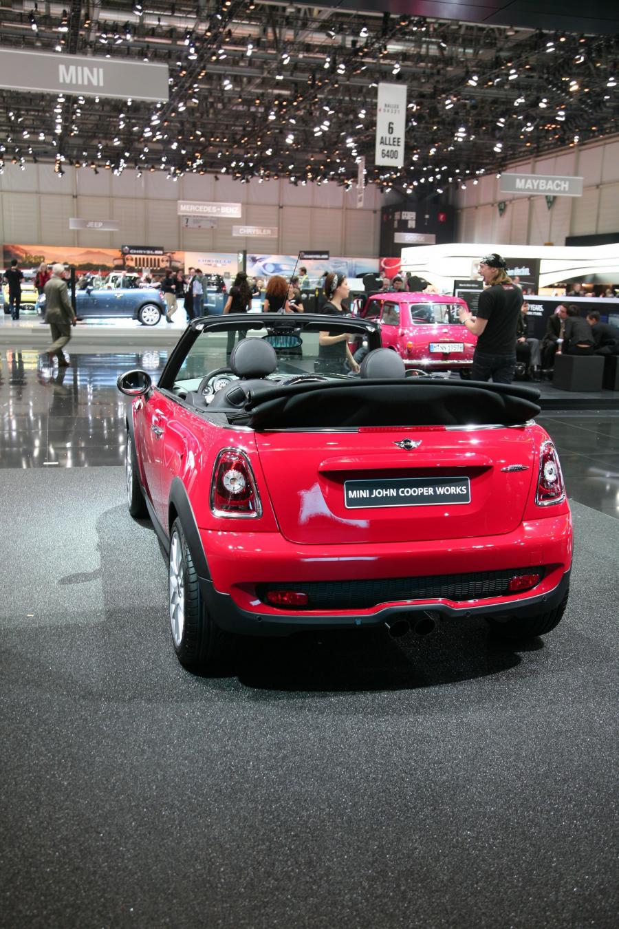  Mini Cooper JCW Cabrio 2010 года  (фото 11 из 16)
